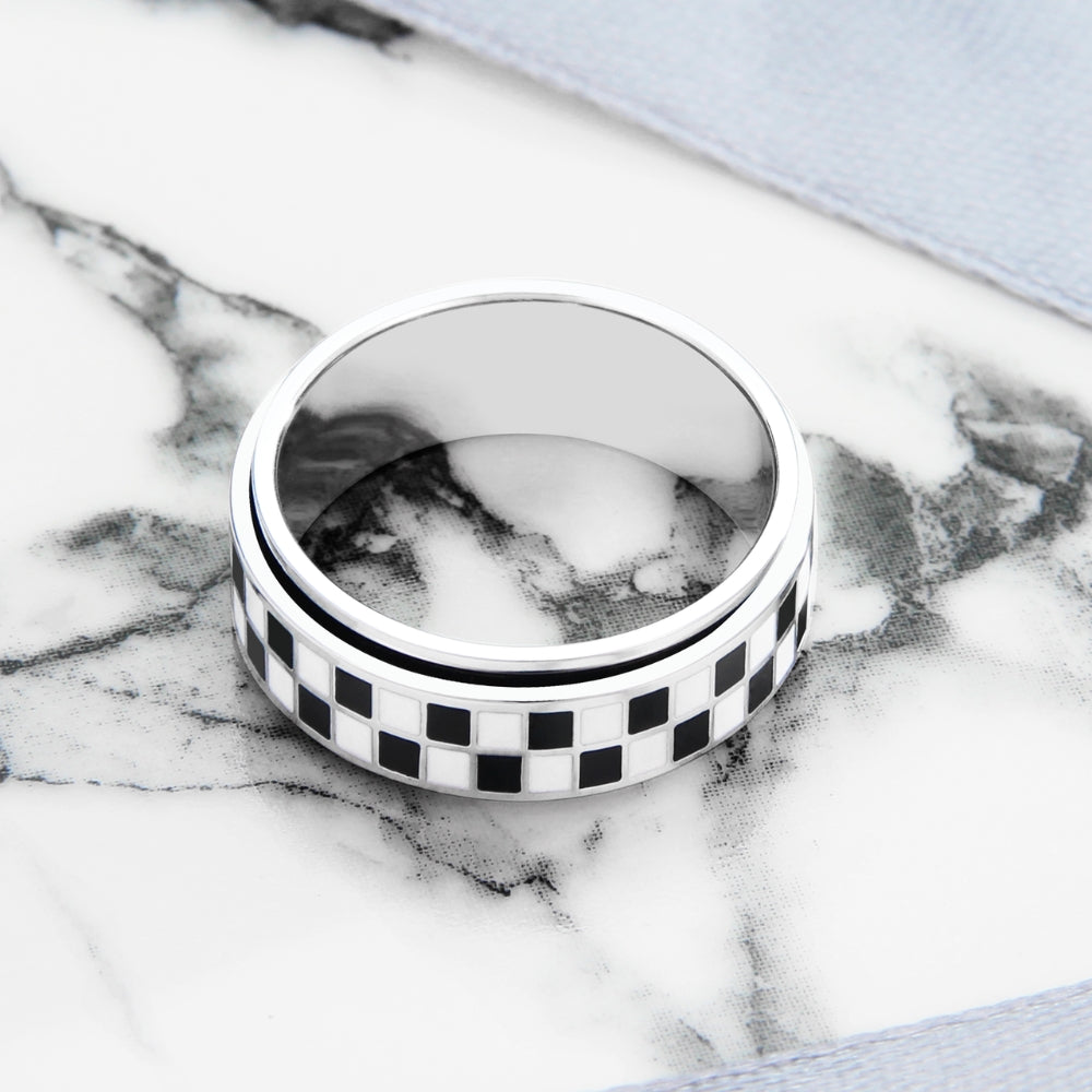bague-anti-stress-carreaux-blancs-et-noirs-echiquier-argent-dessus