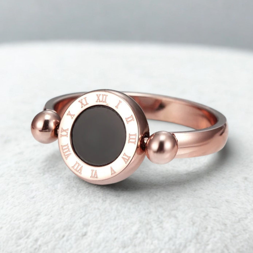 bague-anti-stress-chiffres-romains-avec-piece-rotative-bronze-situation