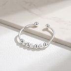 bague-anti-stress-en-argent-avec-perles-situation
