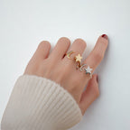 bague-anti-stress-etoile-rotative-lune-en-argent-astra-femme-main