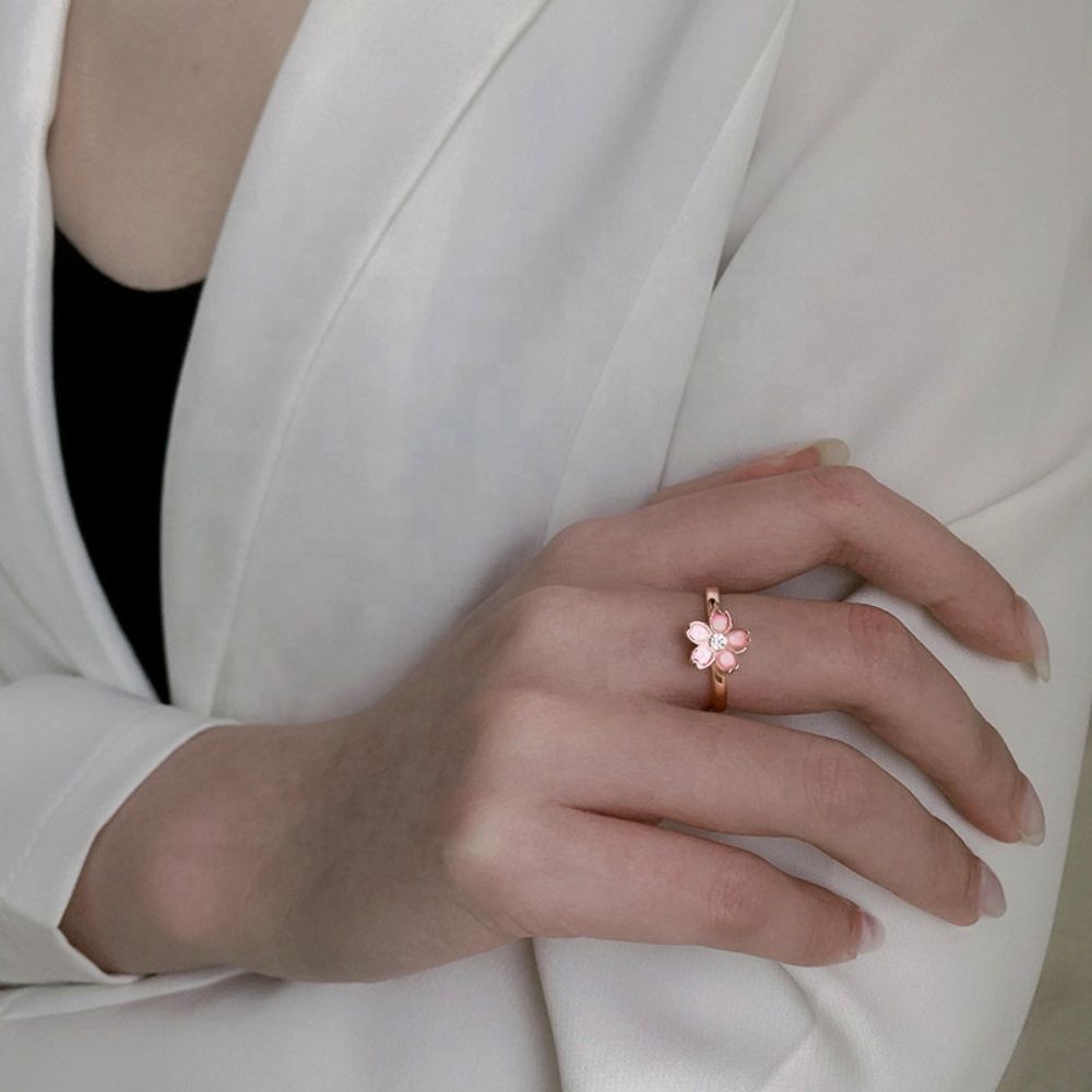 bague-anti-stress-rotative-en-argent-fleur-de-cerisier-blossom-situation