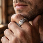 bague-anti-stress-soleil-lune-etoiles-celeste-homme-situation